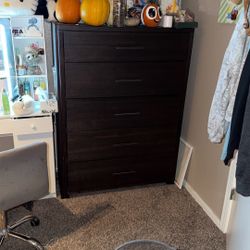 Tall Dresser 54’x40’x18’