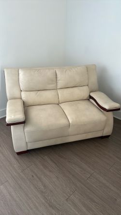 Free Couch Set – 2 Pieces