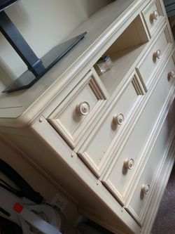 💰 BEST OFFER WILL BE ACCEPTED 🗄️ CANARY YELLOW DRESSER!