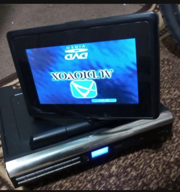Audiovox Space Saving Kitchen 9" LCD TV+DVD and RADIO