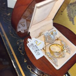 New  4 Piece 14K Gold Set 