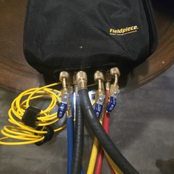Fieldpiece SM482V Wireless 4-Port SMAN Refrigerant Manifold with Vacuum Gauge
