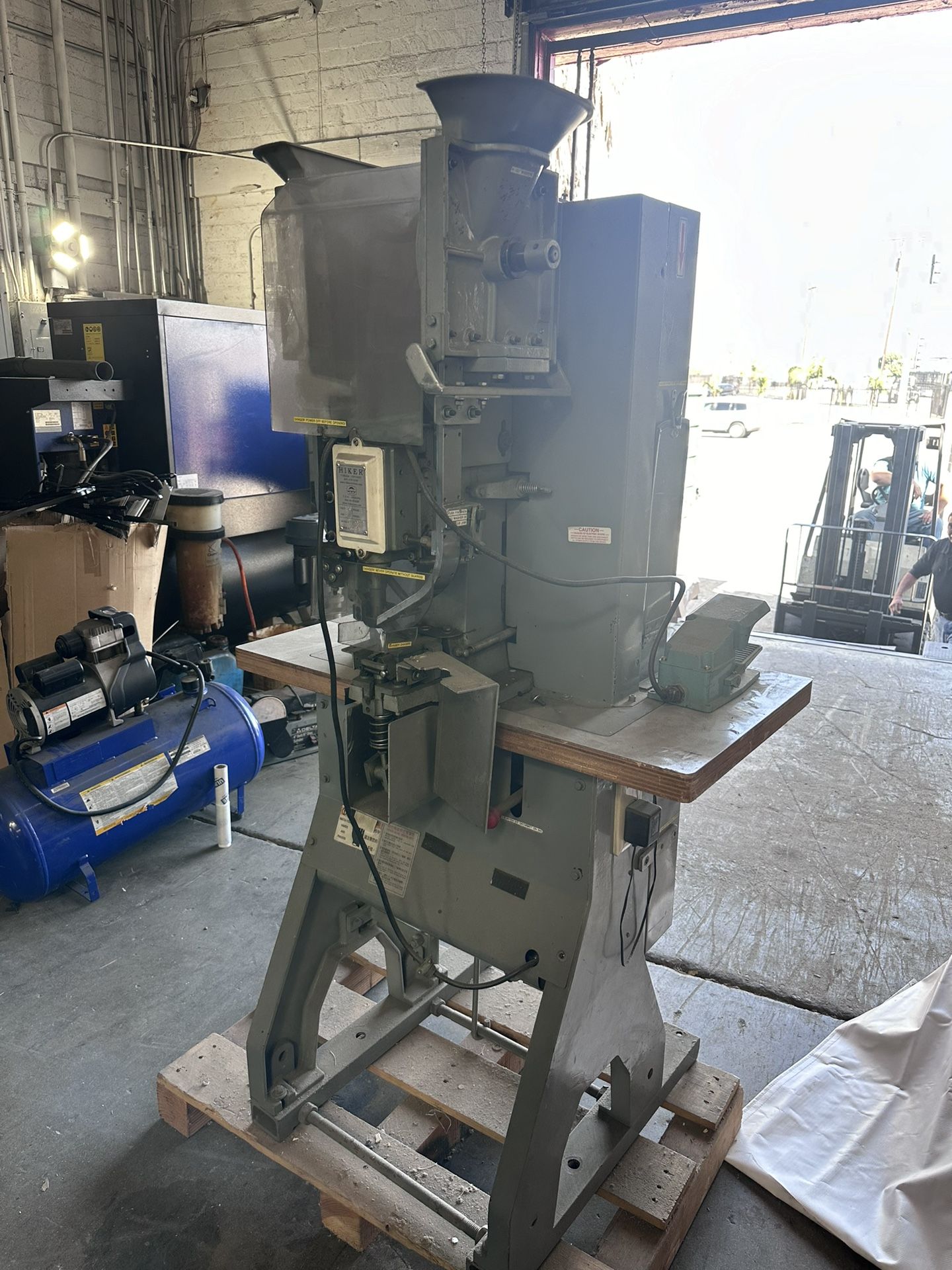 Hiker H- 308HN Dual Feed Grommeting Press