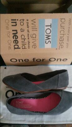 Womens toms size 7.5