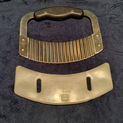 Pampered Chef Crinkle Cutter W Sheath, Pre-owned 