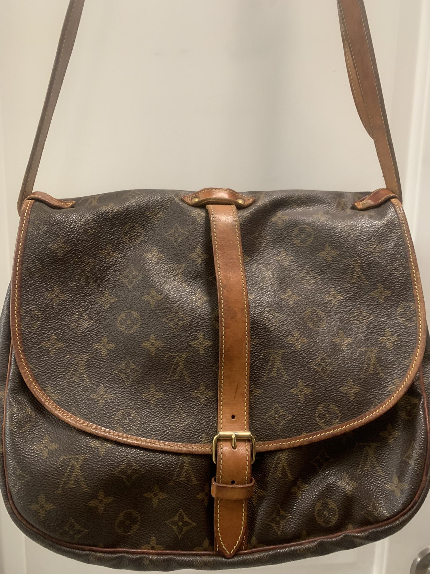 Authentic large Louis Vuitton Saumur 35 crossbody purse bag