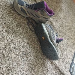 Women’s Vibram Size 10  Hiking Boots