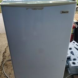 Magic Chef Mini Fridge 