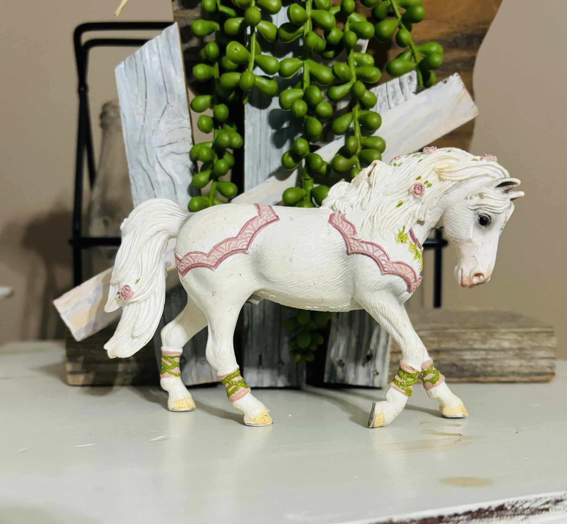 Beautiful 2006 Retired Schleich White Stallion Decorated w/ Pink Roses