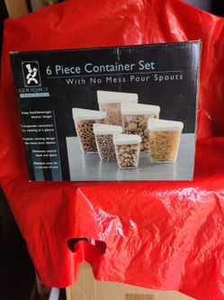 BRAND NEW!! GOURMET TRADITIONS 6 PIECES CONTAINER SET.