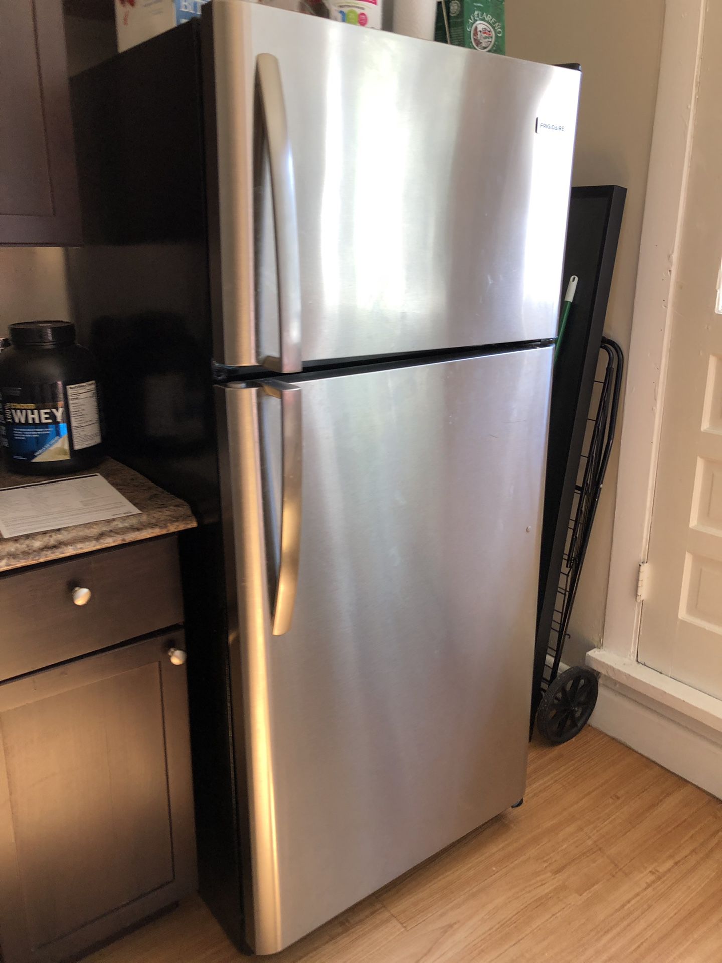 Frigidaire 20.4-cu ft Top-Freezer Refrigerator (EasyCare Stainless Steel)