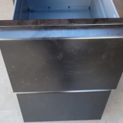 Filing  Cabnet On Wheels With Lock And Key 