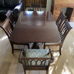 Dining Table & 6 Chairs 