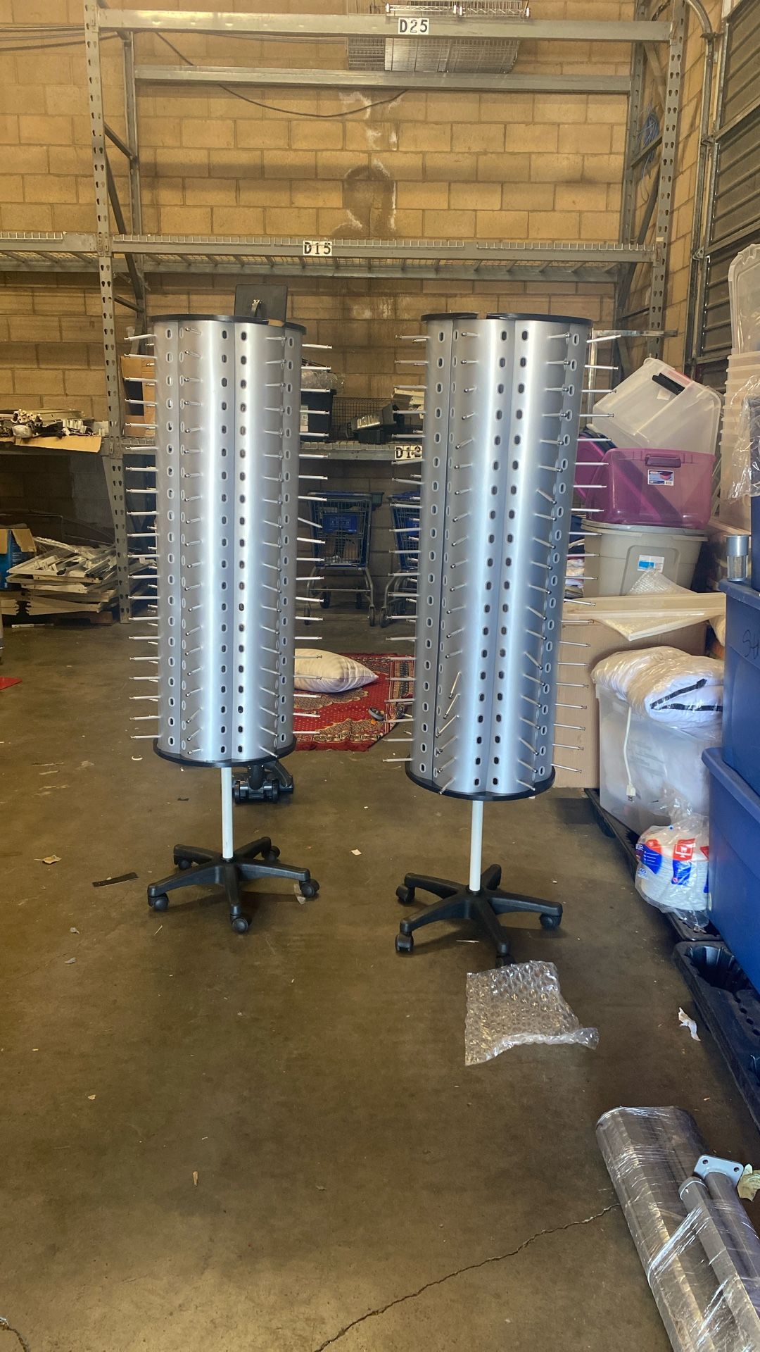 Eyeglasses rotating display stands