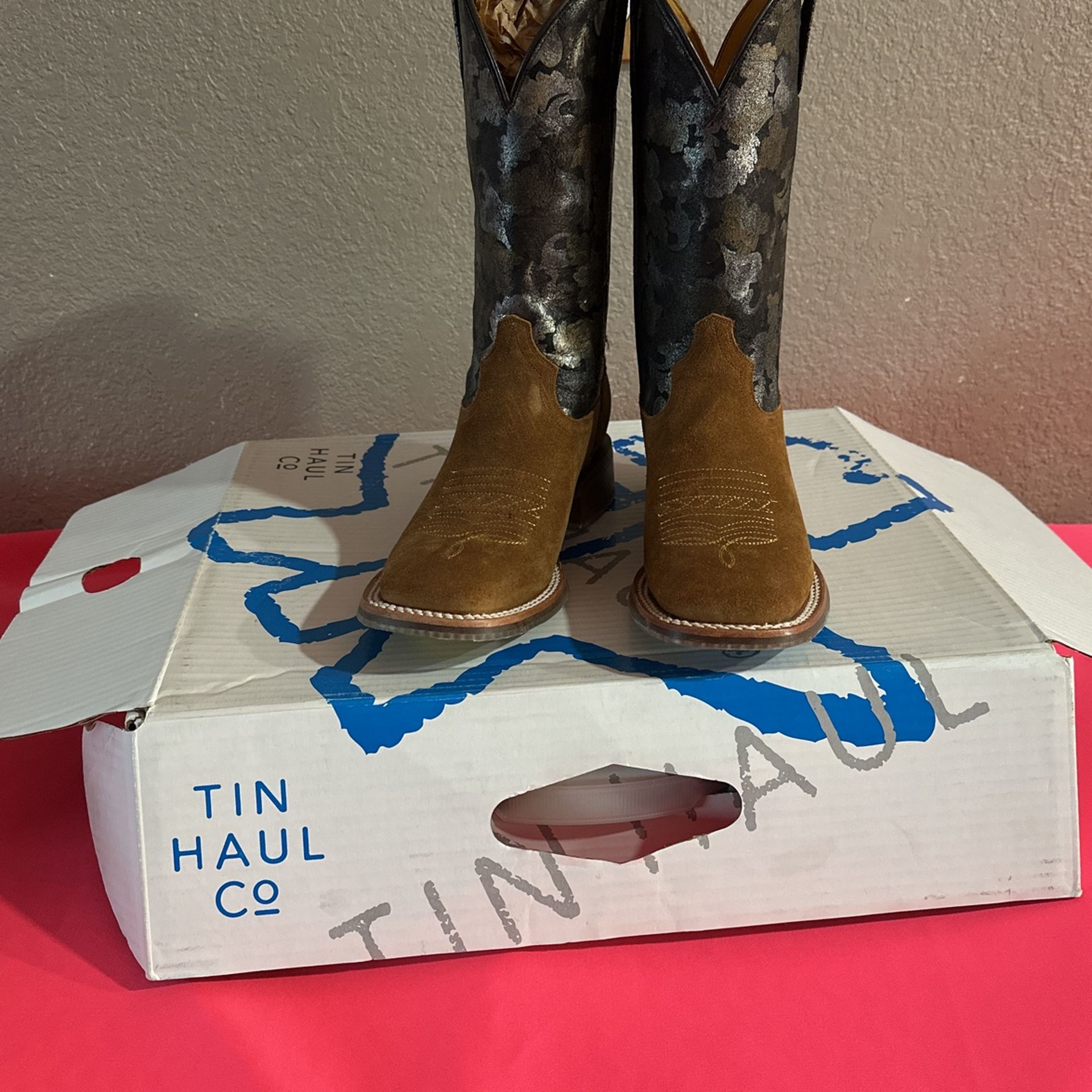 Tin Haul Cowgirl Boots Size 6