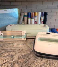 Cricut Explore Air 2 Bundle with EasyPress and Accessories