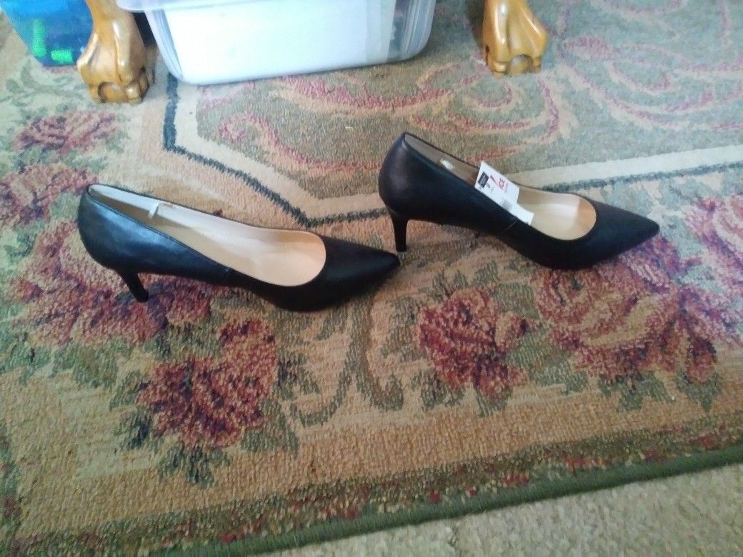 Womens black jaclyn smith 2inch heels