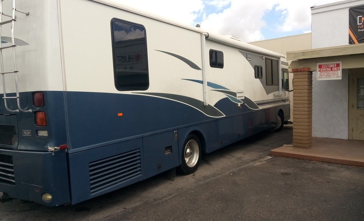 2003 itasca winnebago, freightliner chassis. Catapiler turbo diesel 350 hp