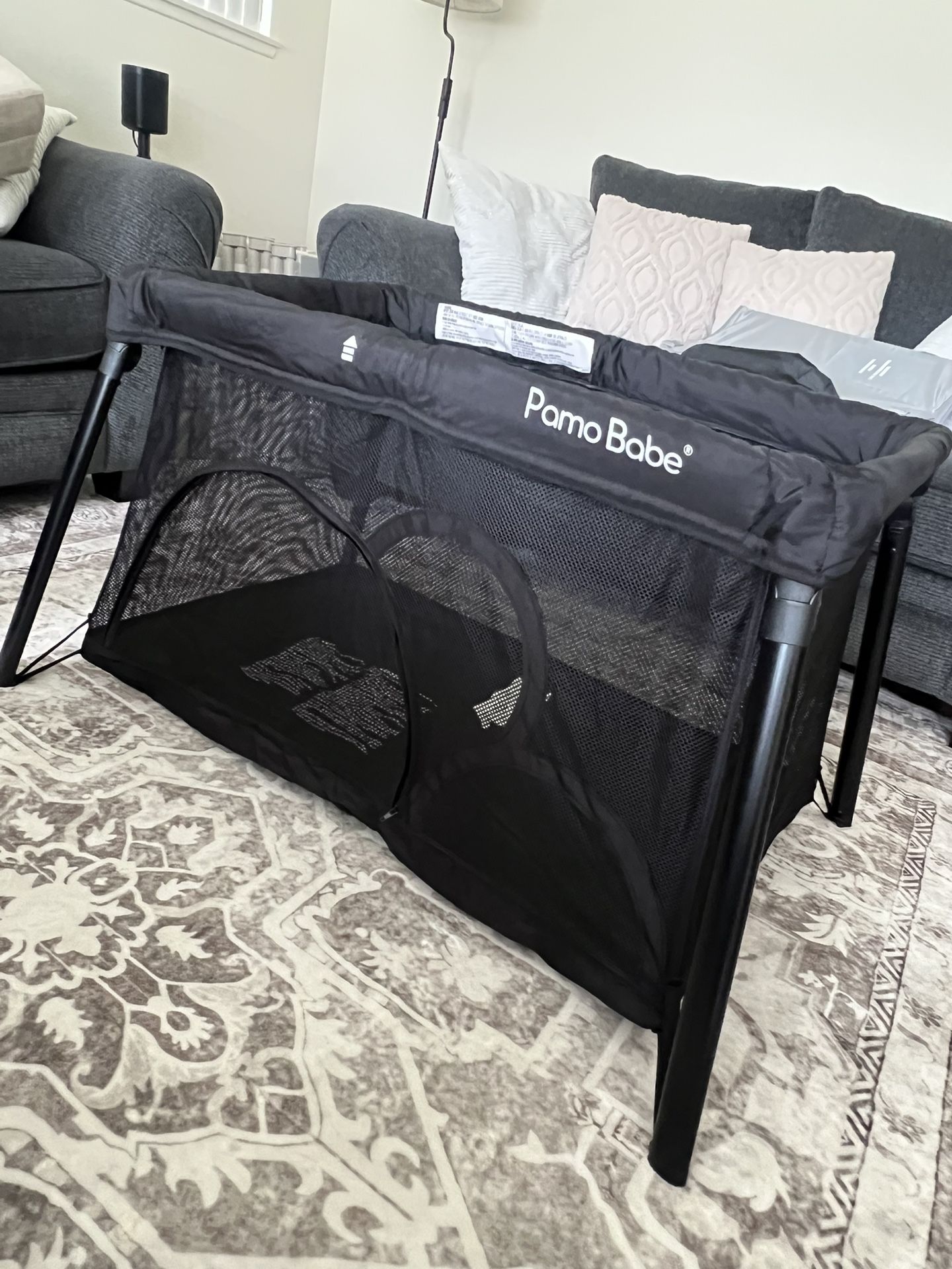 Travel mini crib, play pen with bassinet