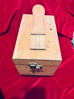 Shoe shine box