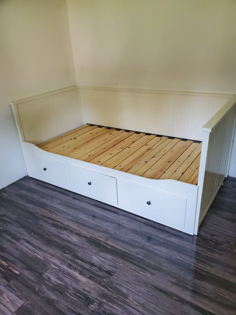 Twin bed-- trundles to full size