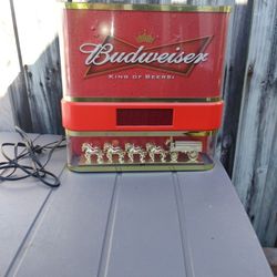 Lighted Budweiser Sign/Clock