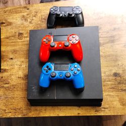 PS4 500gb 3 Controllers 