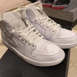 Jordan 1 Mid - Triple White (size 8M)