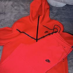 Pre Owned Nike Tech Fleece Size XL