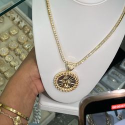 Chain And Pendant 