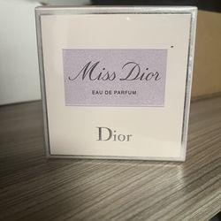 Miss Dior perfume