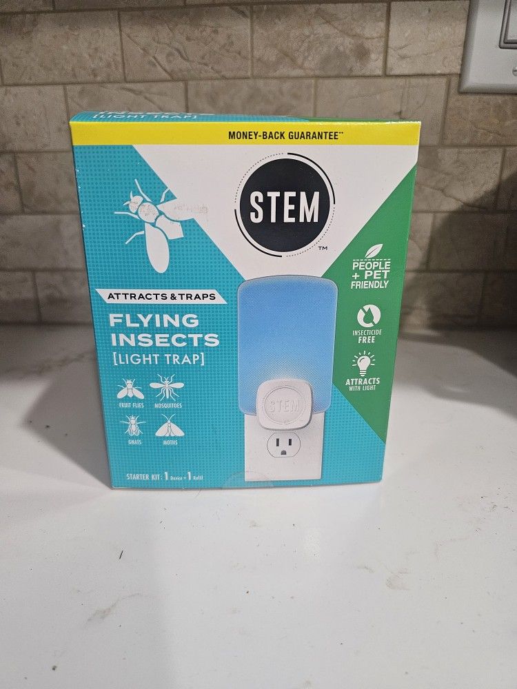 Stem flying insect blue light trap starter kit with 1 wall flag and 1 refill stick pad