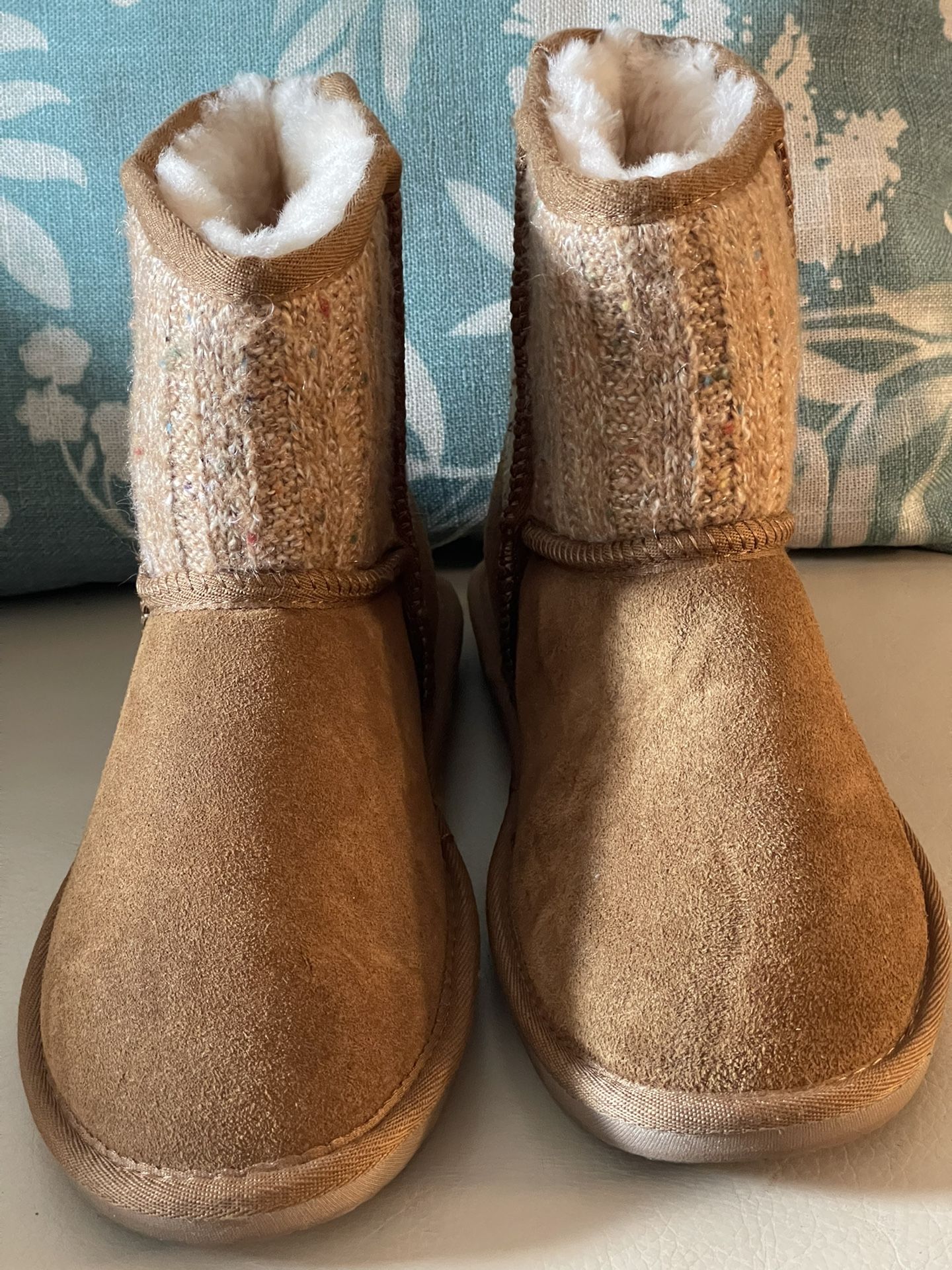 Minnetonka Boots NEW