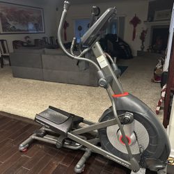 Schwinn 470 Elliptical