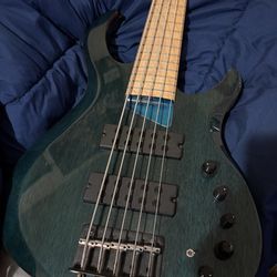 Marcus miller M2 5 string bass