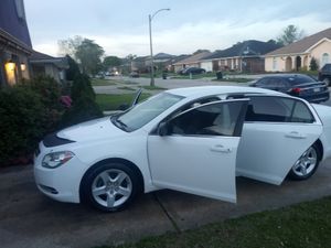 Photo 2009-2010 Chevy Malibu...runs, an looks new..