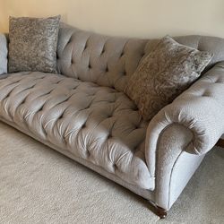 2 Sofa Set With Pillows 