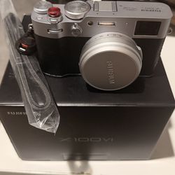Fujifilm X100VI – Like New – Box, Warranty, Strap Included