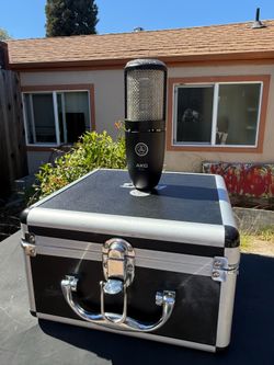 AKG P220 Condenser Microphone with Hard Case