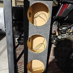 Triple Car Audio Subwoofer Box 12 Inch Behind 3rd Row Seat  Good Condition 