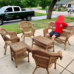 Wicker Patio Set Includes 6 Cushions 