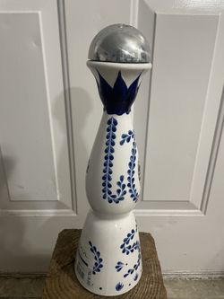 Empty Bottle Clase Azul