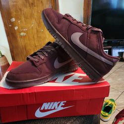 NIKE DUNK LOWS RETRO PREMIUM BURGUNDY CRUSH SIZE 11