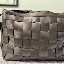 Harvey’s Seatbelt Brown Large Messenger Bag