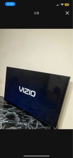 TV VIZIO LARGE SCREEN 300$ original price.  50” Inches