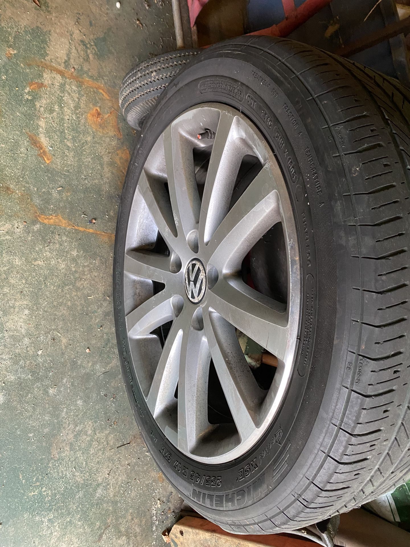 Volkswagen OEM Wheel And Michelin Tire For Passat 235/45 R17