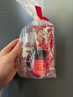 Bath & Body Works Japanese Cherry Blossom Gift Set