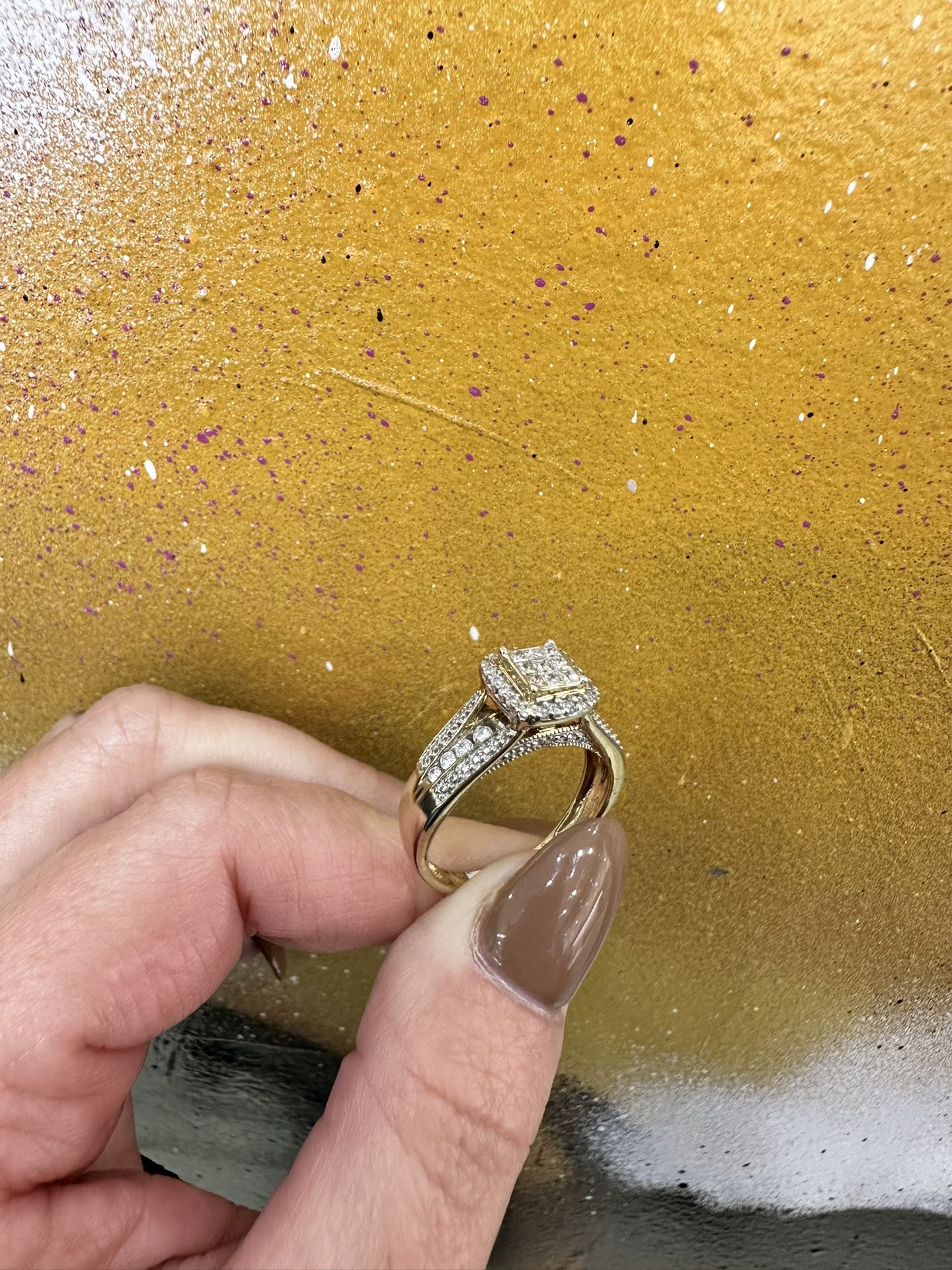 10k NATURAL DIAMOND RING