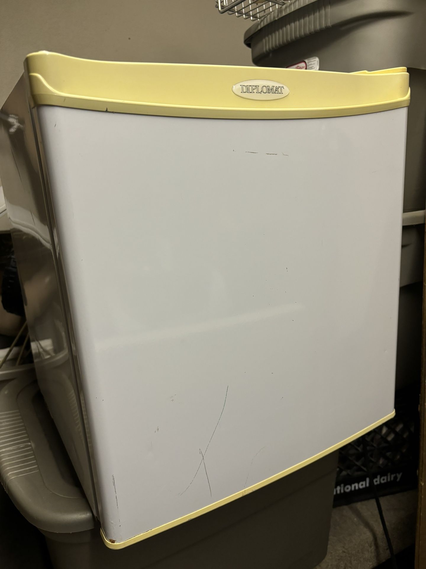 Small table top mini refrigerator, works great $20 delivery Milwaukee