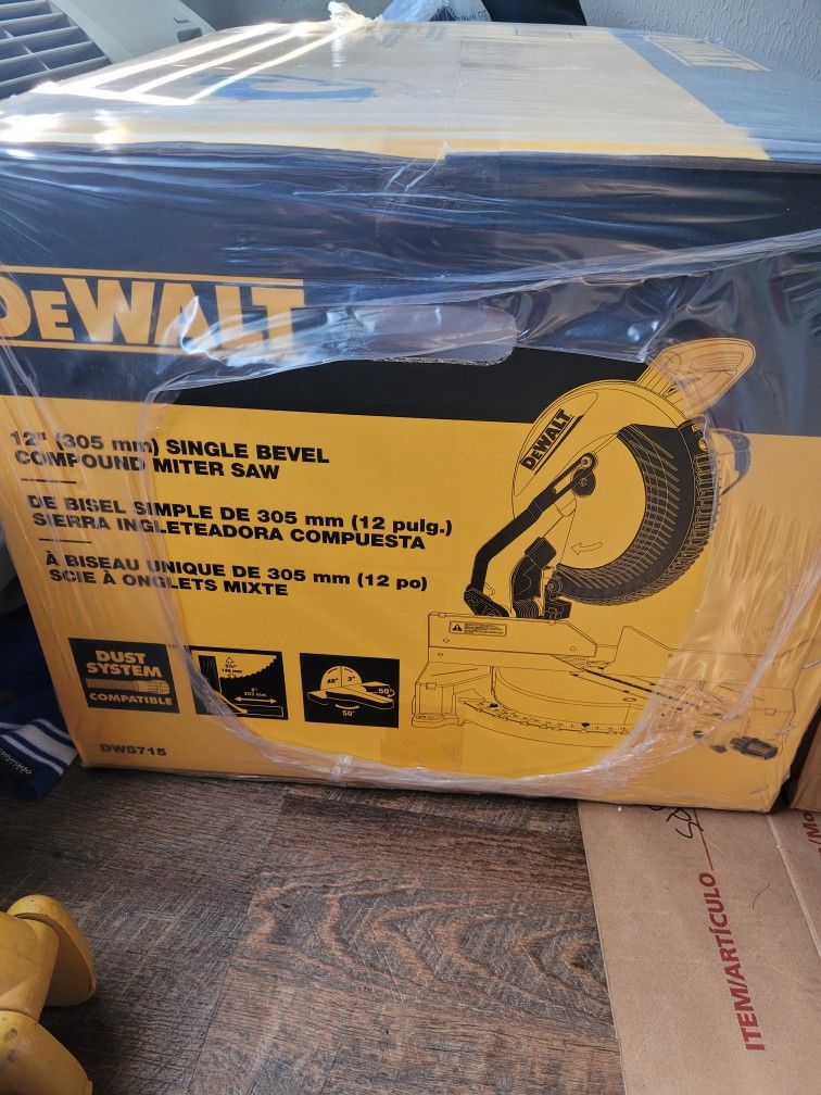 DeWalt 12" Single Bevel Mitre Saw!
